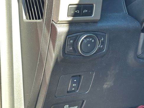 Used 2017 Ford F250 Lariat w/ Chrome Package image 23