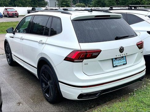 Used 2023 Volkswagen Tiguan SE R-Line AWD/4WD image 3