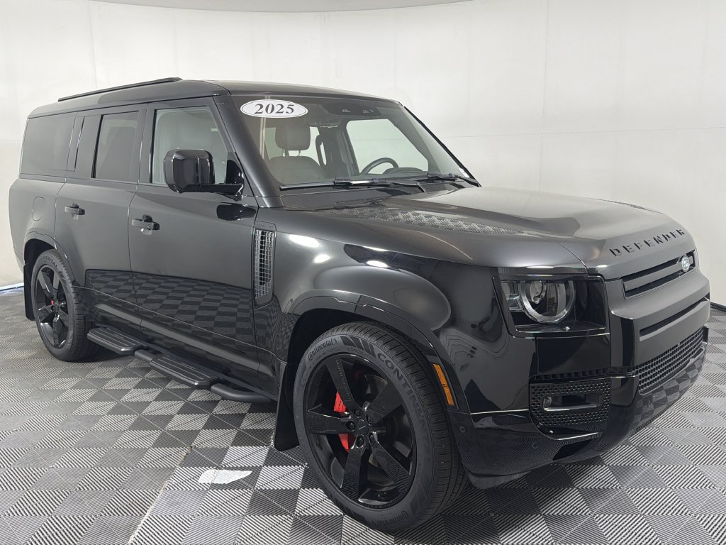 Used 2025 Land Rover Defender 130 X-Dynamic SE AWD/4WD image 10