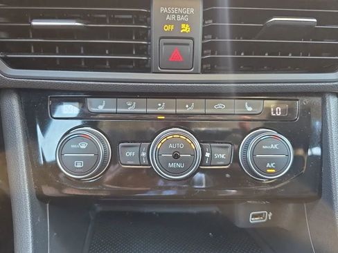Used 2019 Volkswagen Jetta SE FWD image 29