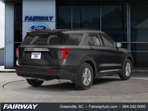 Used 2024 Ford Explorer XLT RWD image 2