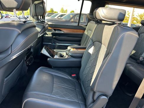 Used 2023 Jeep Grand Wagoneer Series III AWD/4WD image 25