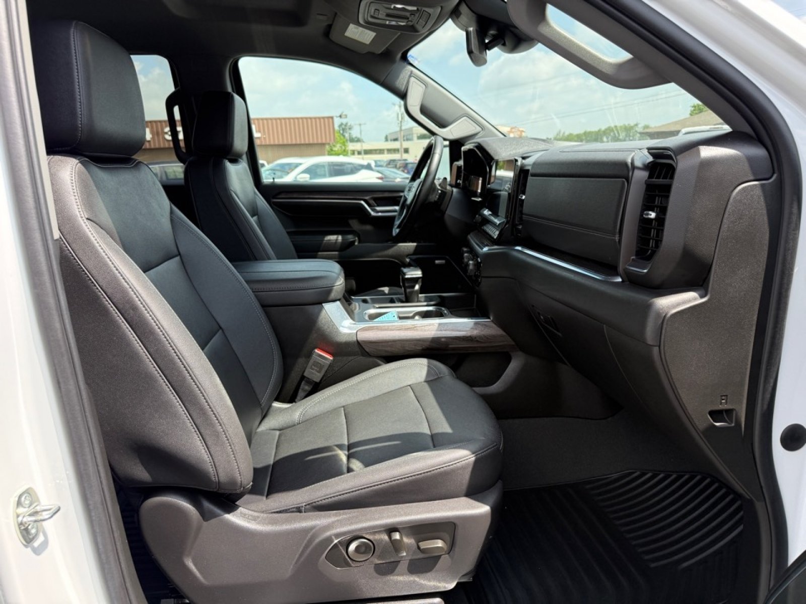 Used 2023 Chevrolet Silverado 1500 LTZ w/ LTZ Convenience Package II AWD/4WD image 24