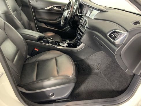 Used 2017 INFINITI QX30 Premium w/ Navigation Package image 16