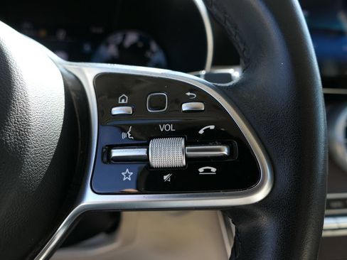 Used 2022 Mercedes-Benz GLC 300 4MATIC w/ Premium Package Lite image 17