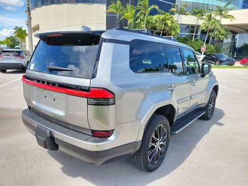 Used 2025 Lexus GX 550 w/ Accessory Package (2T) AWD/4WD image 8