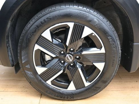 Used 2025 Nissan Kicks SV AWD/4WD image 13