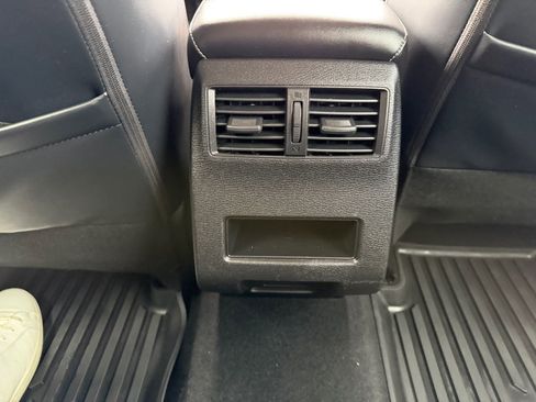 Used 2022 Mitsubishi Outlander SE image 28