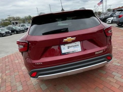 Used 2025 Chevrolet Trax LT w/ Driver Confidence Package FWD image 8