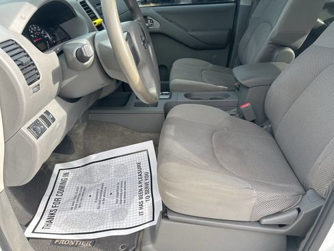 Used 2012 Nissan Frontier SV image 16
