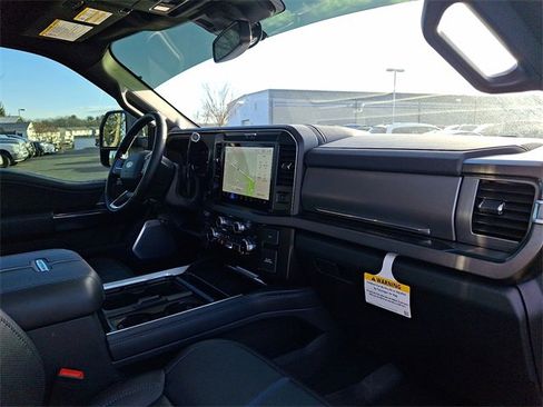 Used 2025 Ford F450 Platinum w/ FX4 Off-Road Package image 29