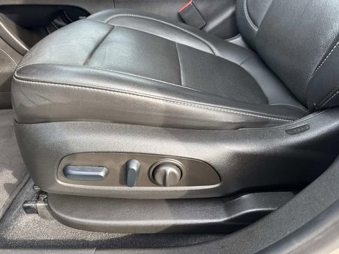 Used 2023 GMC Acadia SLT image 18