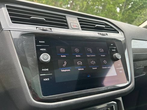Used 2019 Volkswagen Tiguan SE w/ Panoramic Sunroof Package FWD image 14