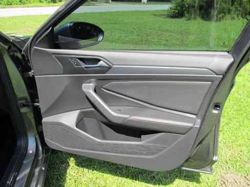 Used 2022 Volkswagen Jetta SE image 41