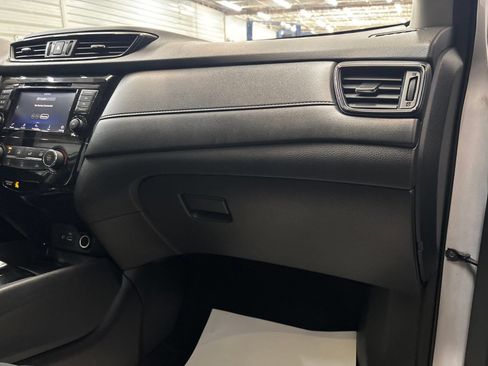 Used 2019 Nissan Rogue S AWD/4WD image 28