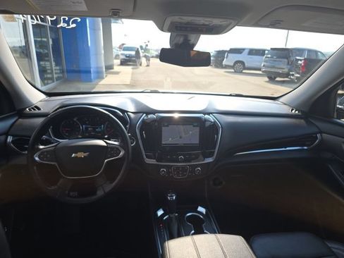 Used 2019 Chevrolet Traverse LT w/ LT Premium Package AWD/4WD image 17