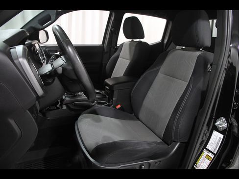 Used 2023 Toyota Tacoma TRD Off-Road AWD/4WD image 5