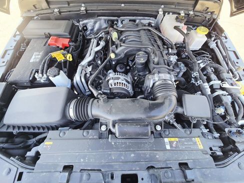 Certified 2025 Jeep Gladiator Sport AWD/4WD image 18