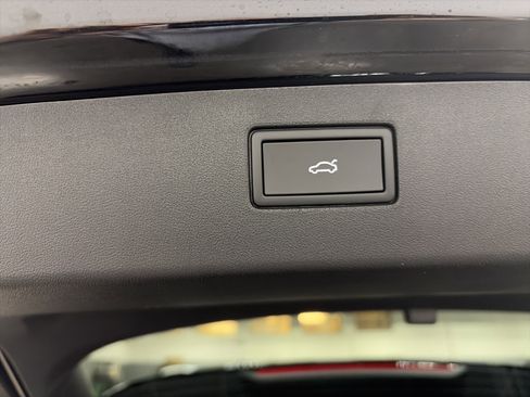 New 2026 Volkswagen Tiguan SE R-Line image 30