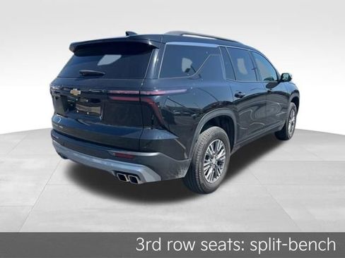 Used 2025 Chevrolet Traverse LT image 7