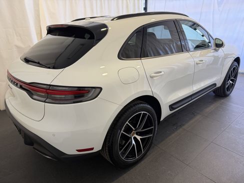 Certified 2025 Porsche Macan image 9