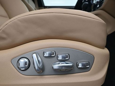 Certified 2026 Porsche Macan AWD/4WD image 15