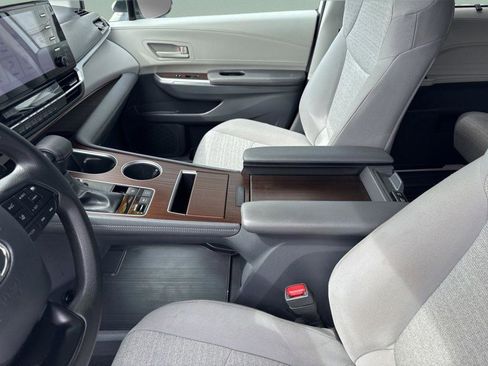 Used 2023 Toyota Sienna LE FWD image 19
