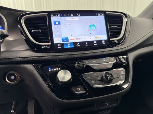 New 2026 Chrysler Pacifica Select image 21