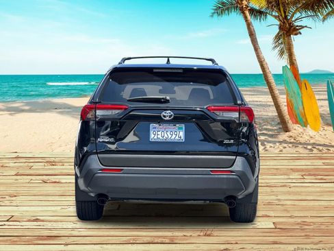Used 2023 Toyota RAV4 XLE Premium FWD image 5