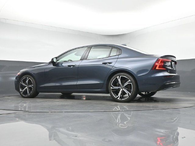 Used 2020 Volvo S60 T5 Momentum FWD image 14