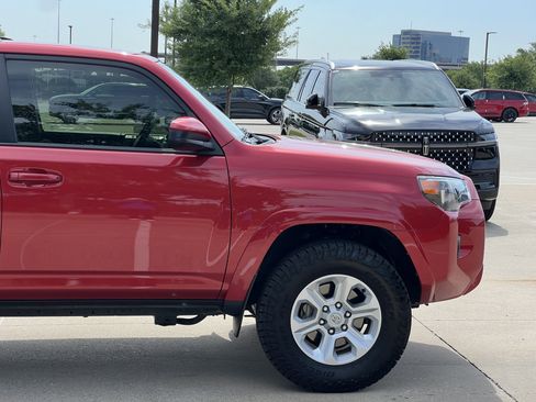 Used 2024 Toyota 4Runner SR5 AWD/4WD image 12