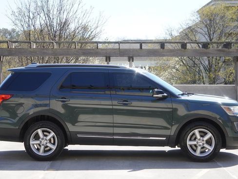 Used 2016 Ford Explorer XLT w/ Equipment Group 202A AWD/4WD image 4