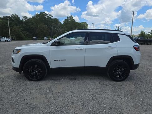 Certified 2025 Jeep Compass Latitude w/ Sun & Sound Group AWD/4WD image 6
