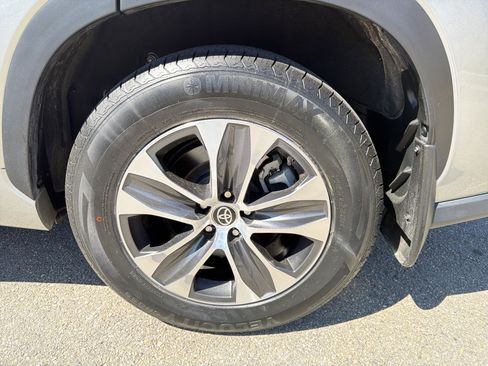 Used 2023 Toyota Highlander XLE image 20