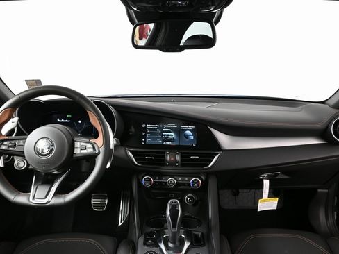 New 2025 Alfa Romeo Giulia w/ Driving Assist Package image 17