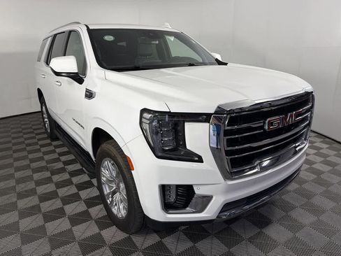 Used 2024 GMC Yukon SLT RWD image 2