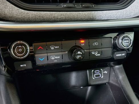 Used 2022 Jeep Compass Latitude AWD/4WD image 8