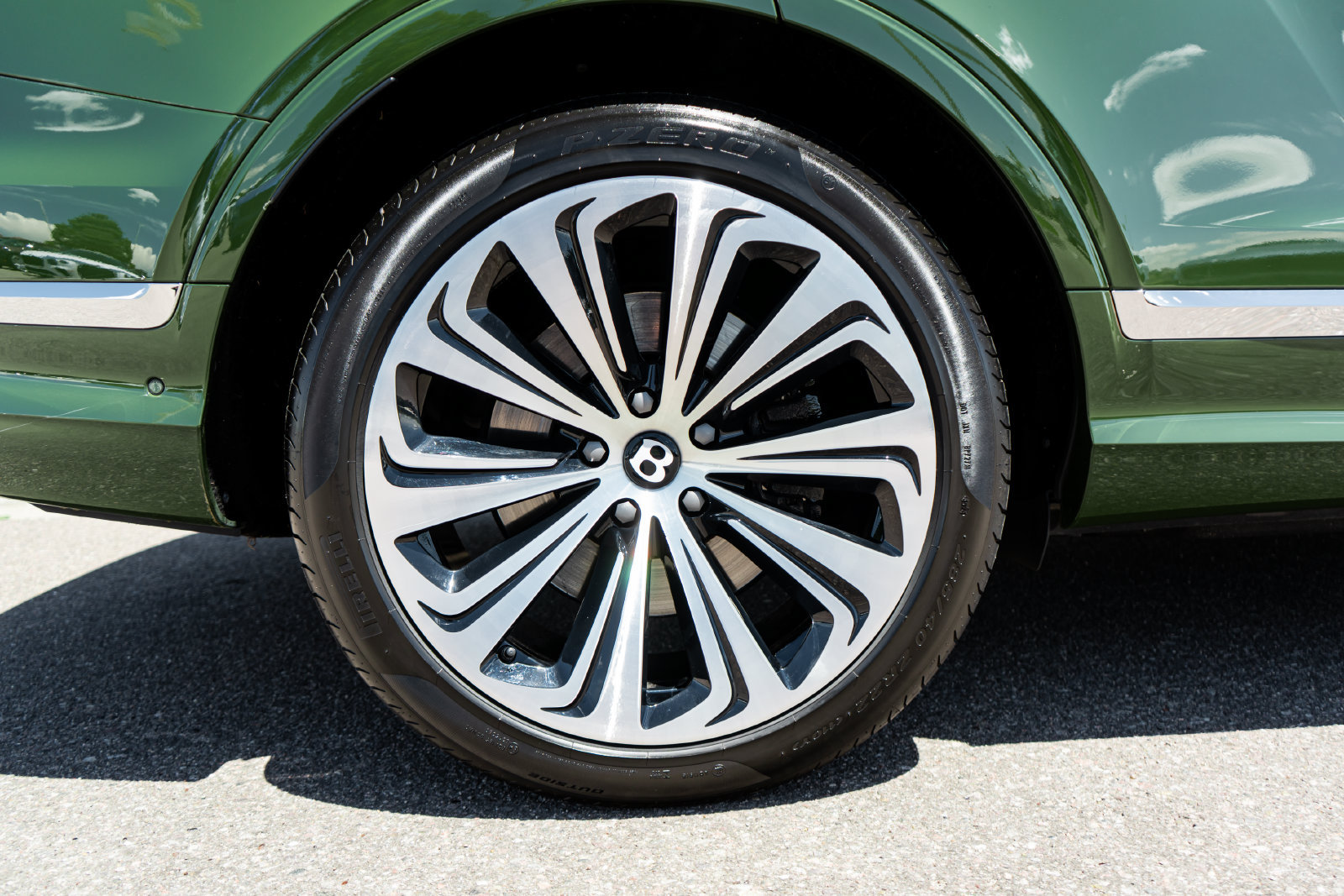 Certified 2022 Bentley Bentayga AWD/4WD image 15