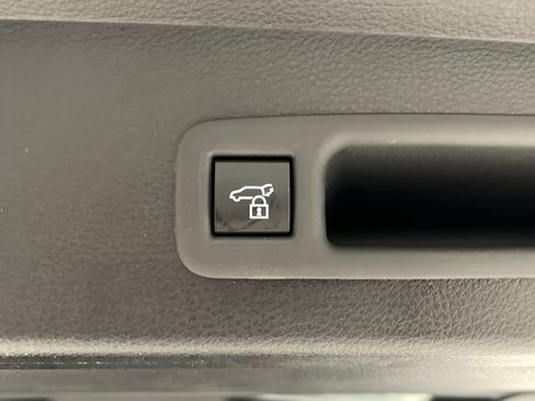 New 2026 Toyota Sienna XLE image 12