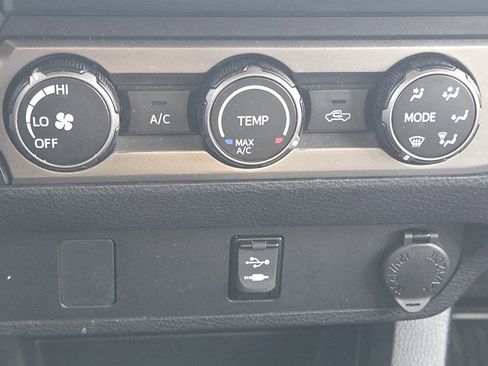 Used 2019 Toyota Tacoma SR image 14