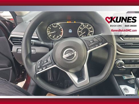 Used 2024 Nissan Altima 2.5 SV image 17