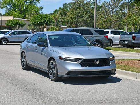 Used 2025 Honda Accord Sport image 6