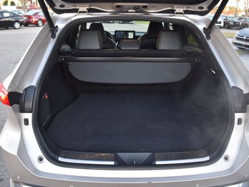 Used 2021 Toyota Venza Limited image 42