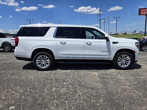 Used 2023 GMC Yukon XL SLT image 8