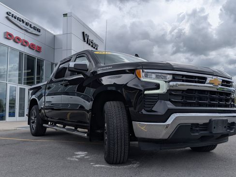 Used 2022 Chevrolet Silverado 1500 LT AWD/4WD image 3