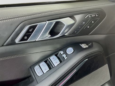 Used 2023 BMW X7 xDrive40i w/ Executive Package image 21