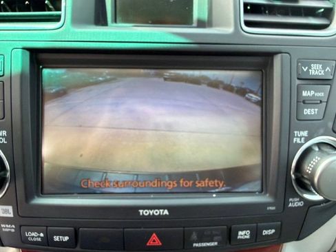 Used 2011 Toyota Highlander Limited w/ Tow Pkg FWD image 18