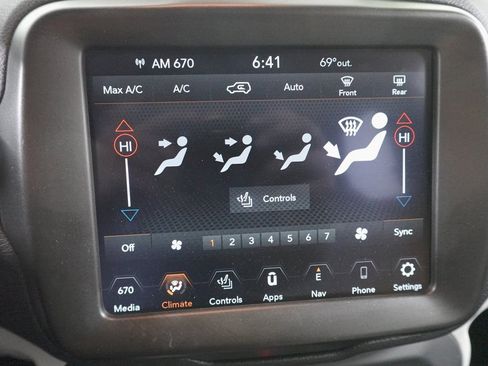 Used 2022 Jeep Renegade Latitude w/ Convenience Group image 19