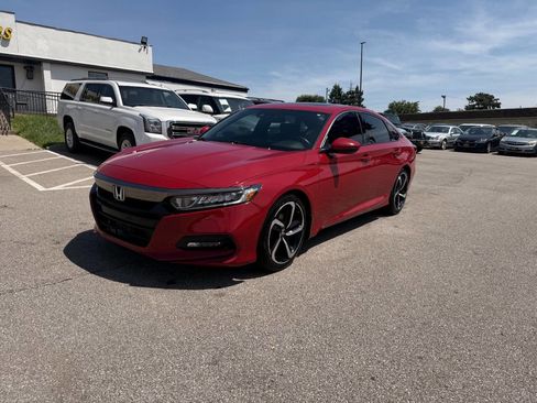 Used 2019 Honda Accord Sport image 2