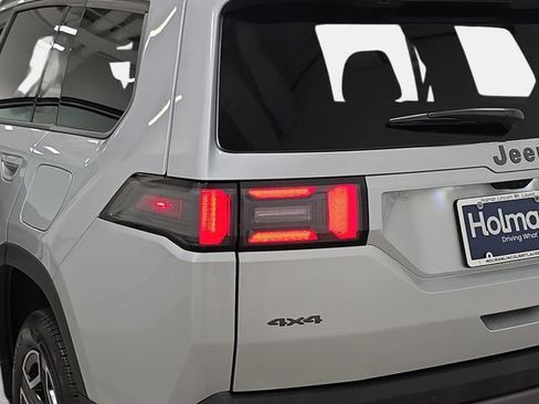 Used 2026 Jeep Cherokee Limited AWD/4WD image 33